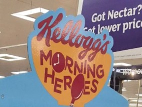 在家乐氏(Kelloggs)麦片店，歇斯底里的购物者展示了令人惊讶的“粗鲁”信息