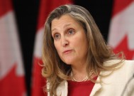 克里斯蒂亚·弗里兰（Chrystia Freeland）在财政状况更新前几小时辞去内阁职务